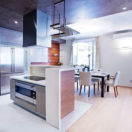 State Of The Art With 180 Degree Panoramic View, Pool And Sleeping Up To 10 Guests By Italian Apartament Como