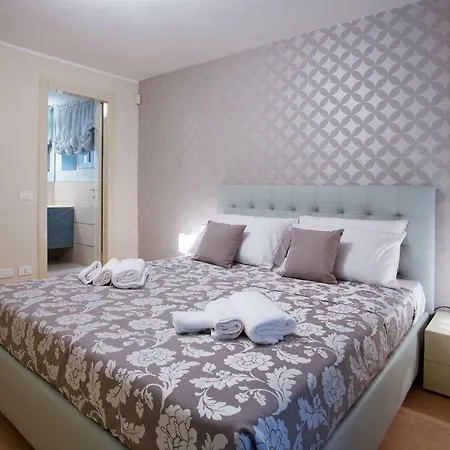 State Of The Art With 180 Degree Panoramic View, Pool And Sleeping Up To 10 Guests By Italian Apartament