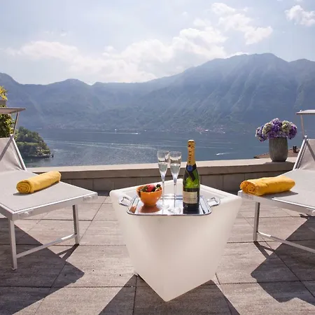 State Of The Art With 180 Degree Panoramic View, Pool And Sleeping Up To 10 Guests By Italian Apartament Como