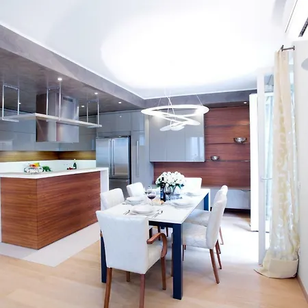 Apartament State Of The Art With 180 Degree Panoramic View, Pool And Sleeping Up To 10 Guests By Italian Como